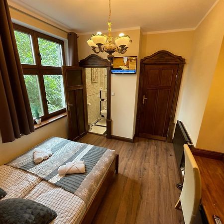 Dworek Oliwski Bed & Breakfast Gdansk Exterior photo