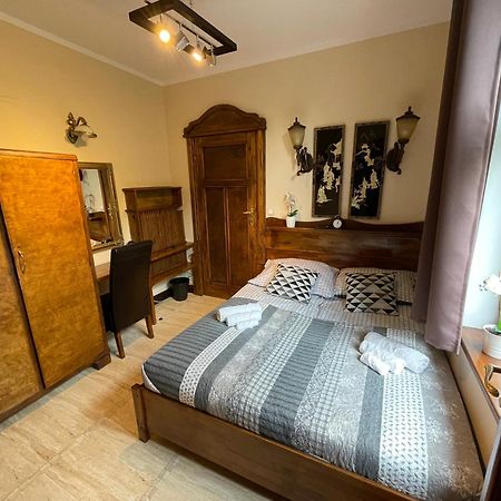 Dworek Oliwski Bed & Breakfast Gdansk Exterior photo