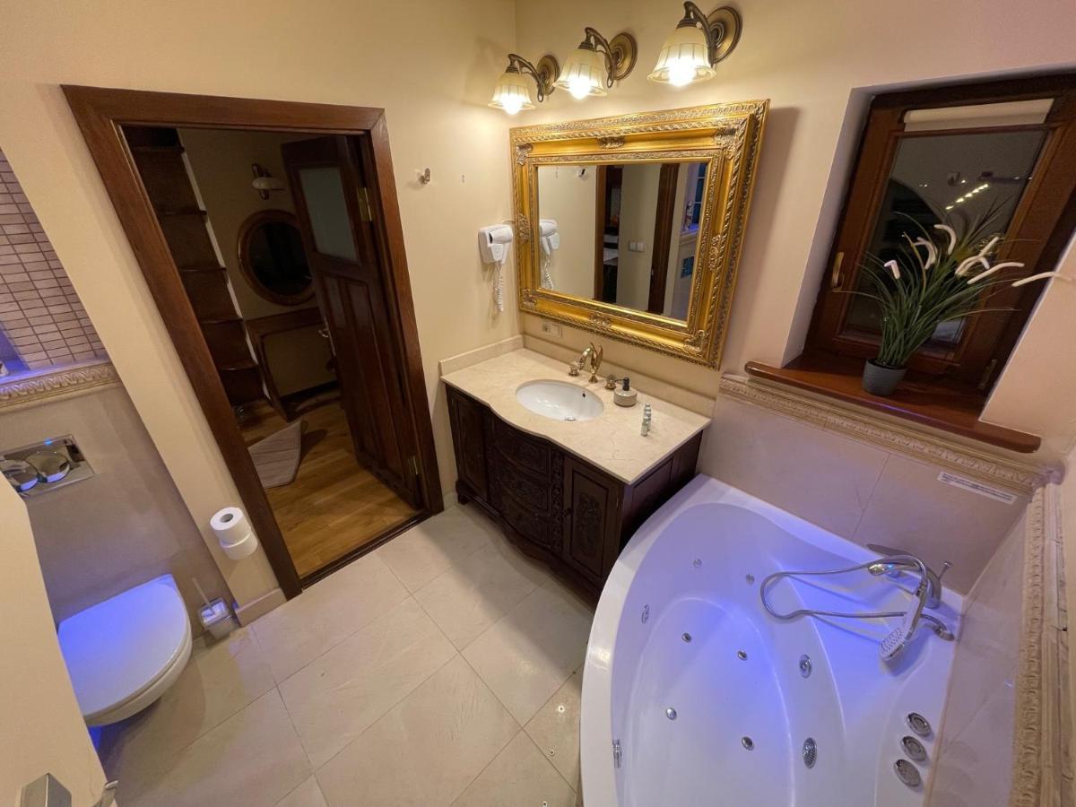 Dworek Oliwski Bed & Breakfast Gdansk Exterior photo