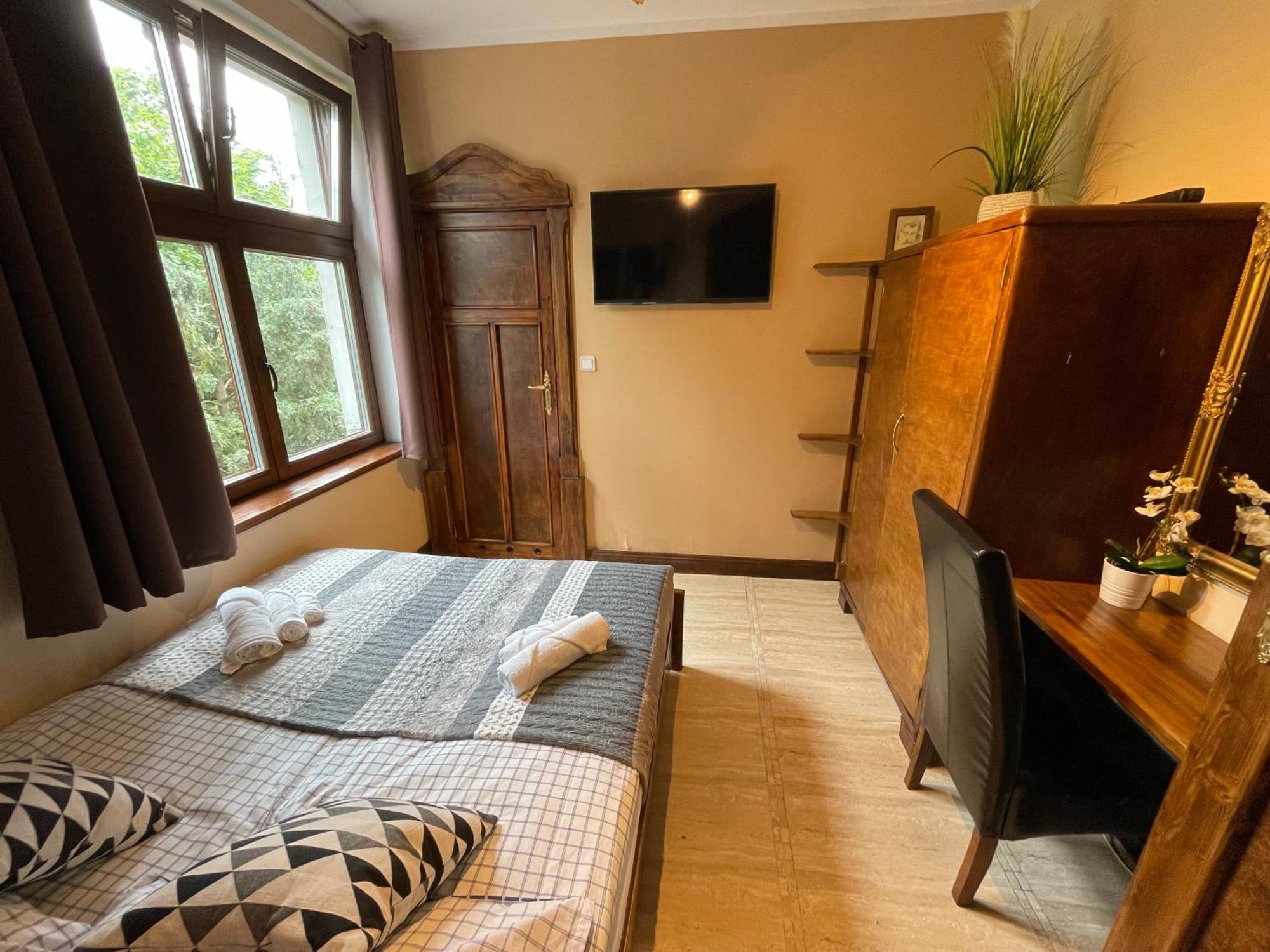 Dworek Oliwski Bed & Breakfast Gdansk Exterior photo