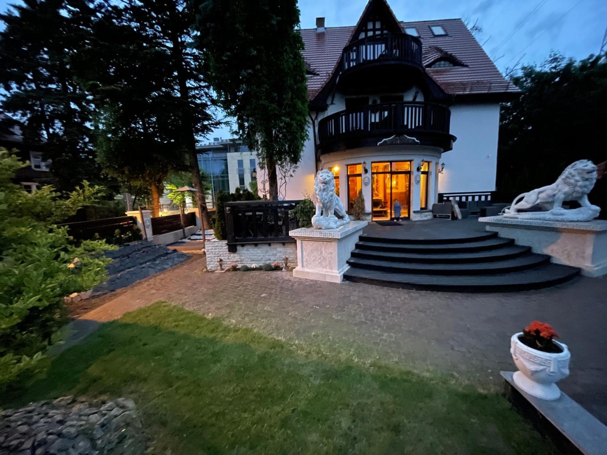 Dworek Oliwski Bed & Breakfast Gdansk Exterior photo