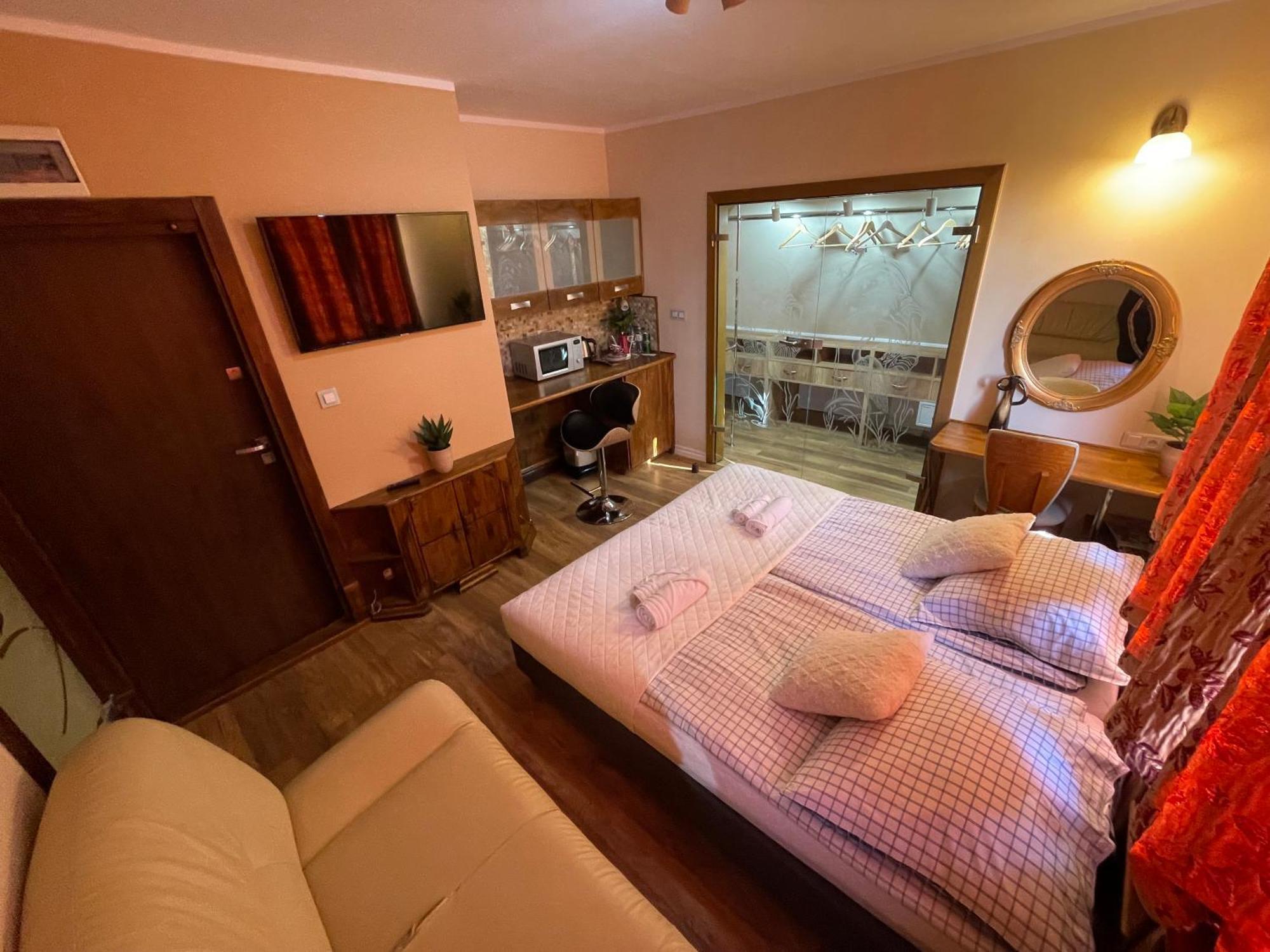 Dworek Oliwski Bed & Breakfast Gdansk Exterior photo
